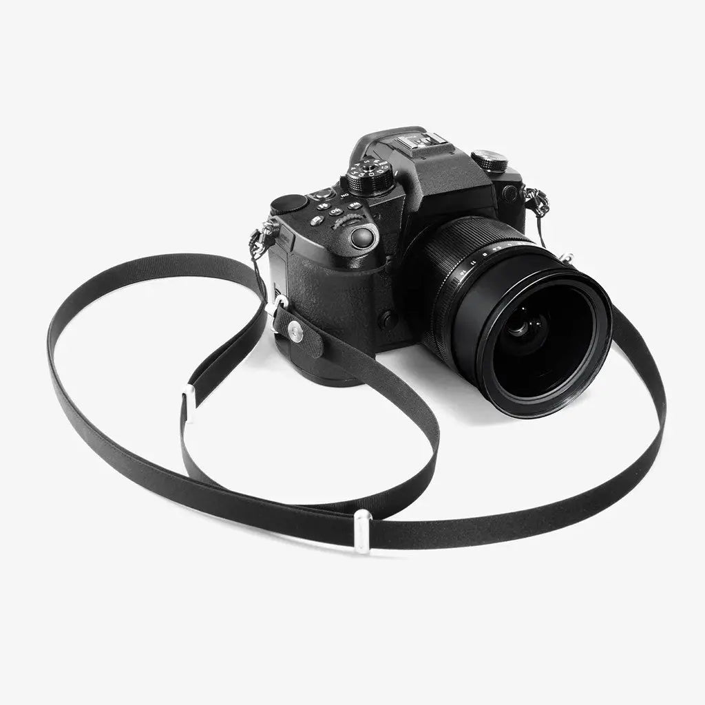 Spigen Universal Phone Lanyard CrossBody Strap Neck Strap With Magnetic Adjustable Phone Strap DA30L